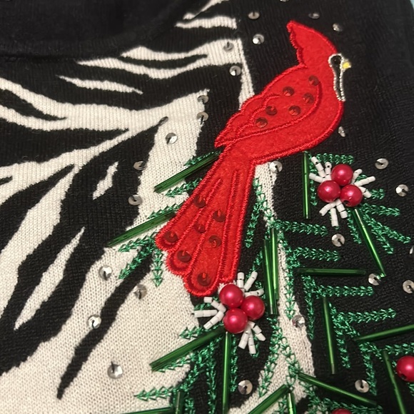 Winter sweater with beautiful cardinals size L - Picture 4 of 4